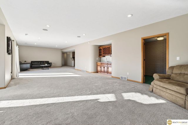 9901 S 176th Street, Omaha, NE 68136