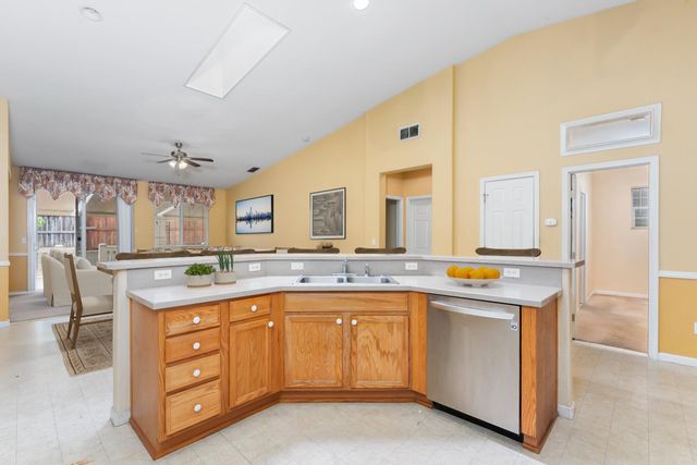 176 Glenwood Cir, Roseville, CA 95678