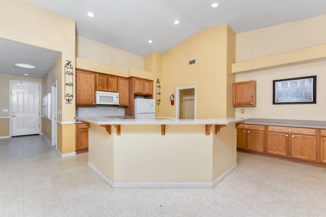 176 Glenwood Cir, Roseville, CA 95678