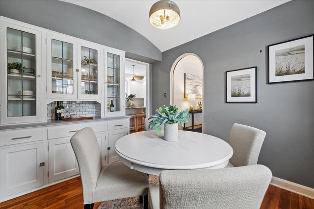 5073 N Lake DRIVE, Whitefish Bay, WI 53217