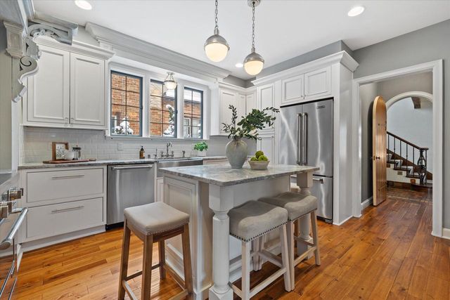 5073 N Lake DRIVE, Whitefish Bay, WI 53217