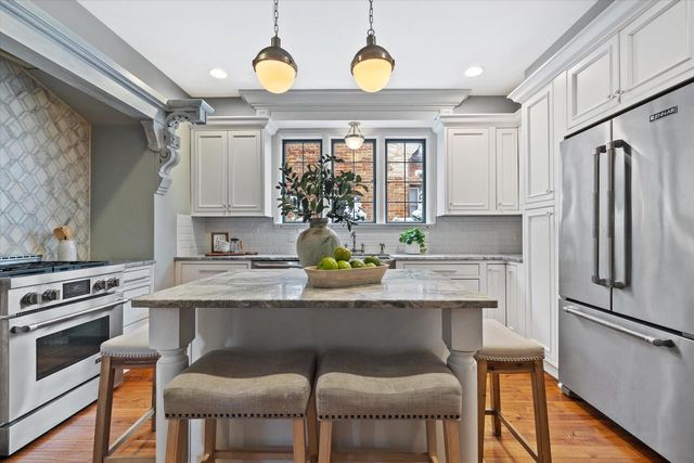 5073 N Lake DRIVE, Whitefish Bay, WI 53217