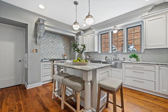 5073 N Lake DRIVE, Whitefish Bay, WI 53217