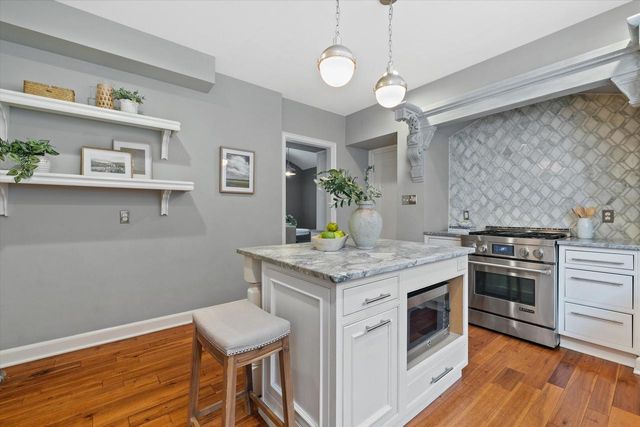 5073 N Lake DRIVE, Whitefish Bay, WI 53217