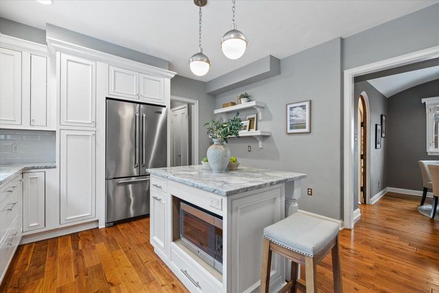 5073 N Lake DRIVE, Whitefish Bay, WI 53217