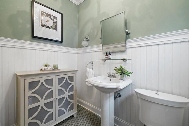 5073 N Lake DRIVE, Whitefish Bay, WI 53217