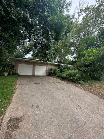 1509 University Drive, Arlington, TX 76013