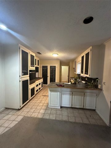 1509 University Drive, Arlington, TX 76013