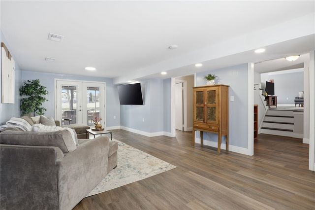 93 Parkmeadow Drive, Henrietta, NY 14534