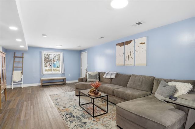 93 Parkmeadow Drive, Henrietta, NY 14534