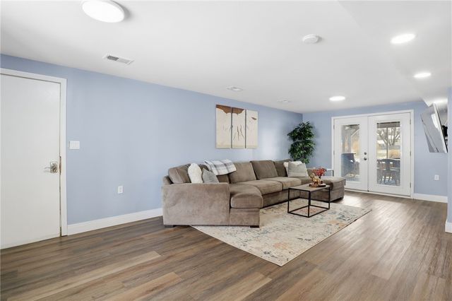 93 Parkmeadow Drive, Henrietta, NY 14534