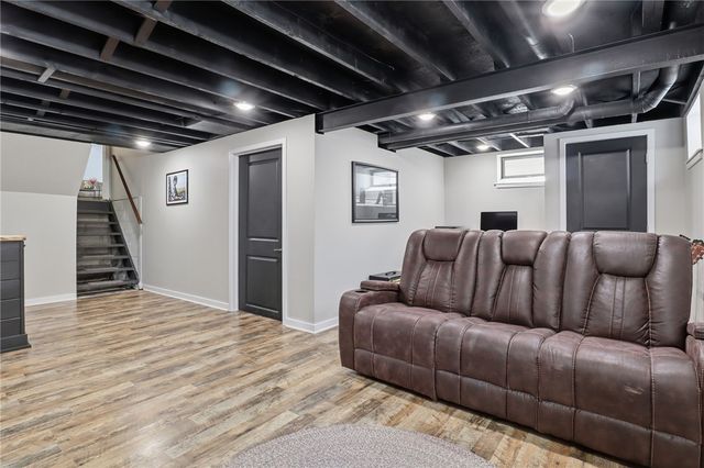 93 Parkmeadow Drive, Henrietta, NY 14534