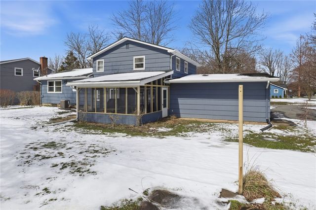 93 Parkmeadow Drive, Henrietta, NY 14534