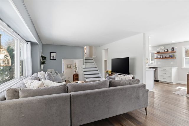 93 Parkmeadow Drive, Henrietta, NY 14534