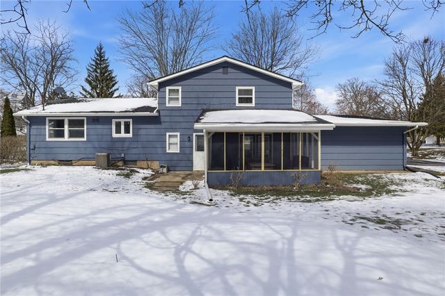 93 Parkmeadow Drive, Henrietta, NY 14534