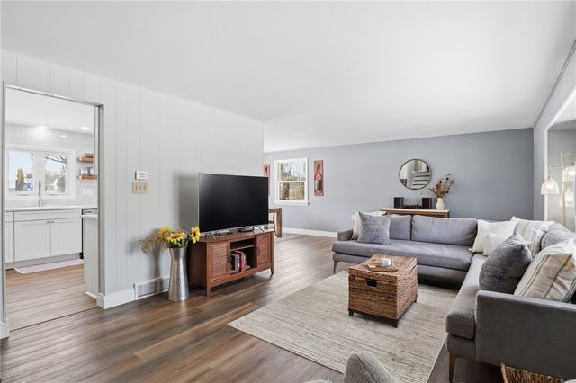 93 Parkmeadow Drive, Henrietta, NY 14534