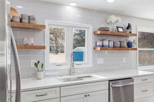 93 Parkmeadow Drive, Henrietta, NY 14534