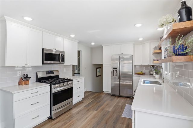 93 Parkmeadow Drive, Henrietta, NY 14534