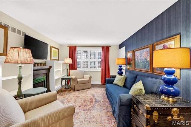 7919 Royal Arms Court 2, Crestwood, MO 63123