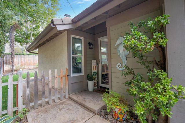 13286 Creek Park Ln, Poway, CA 92064