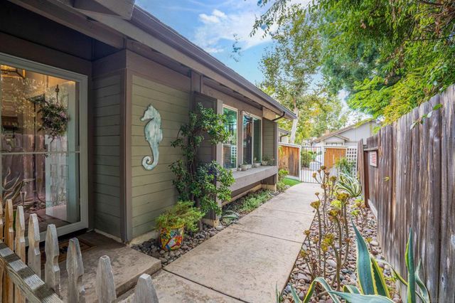 13286 Creek Park Ln, Poway, CA 92064