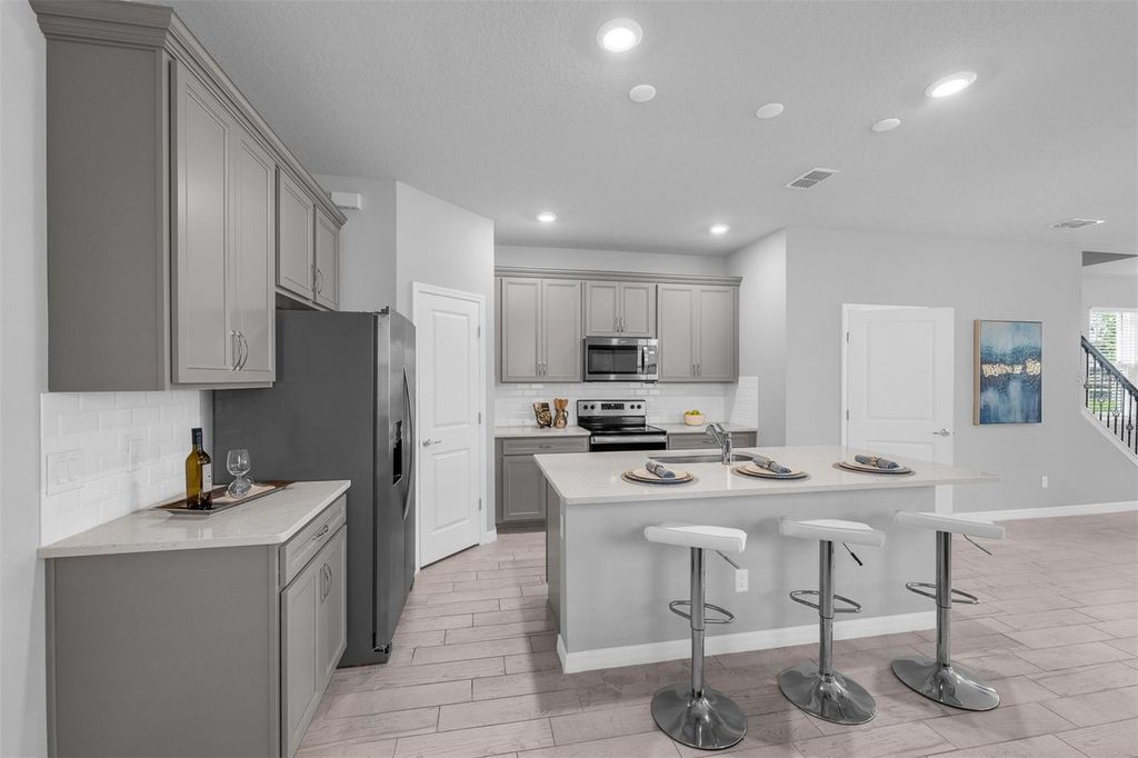 Image 7 of property listing at 2765 FRANKLIN ROAD, St Cloud, FL 34771