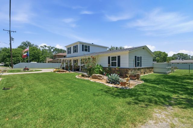 206 E North Street, Aubrey, TX 76227