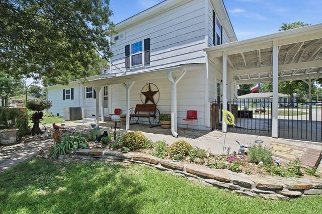 206 E North Street, Aubrey, TX 76227