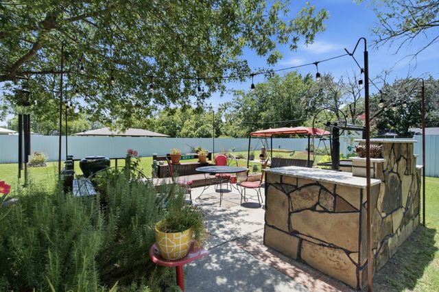 206 E North Street, Aubrey, TX 76227