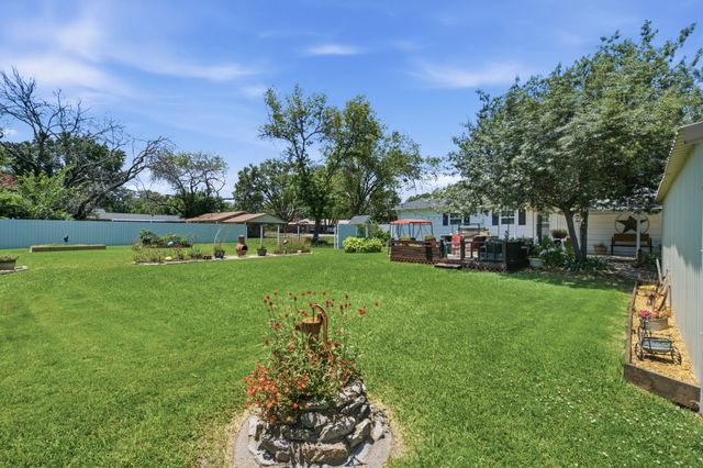 206 E North Street, Aubrey, TX 76227