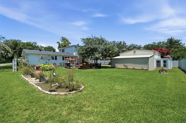 206 E North Street, Aubrey, TX 76227