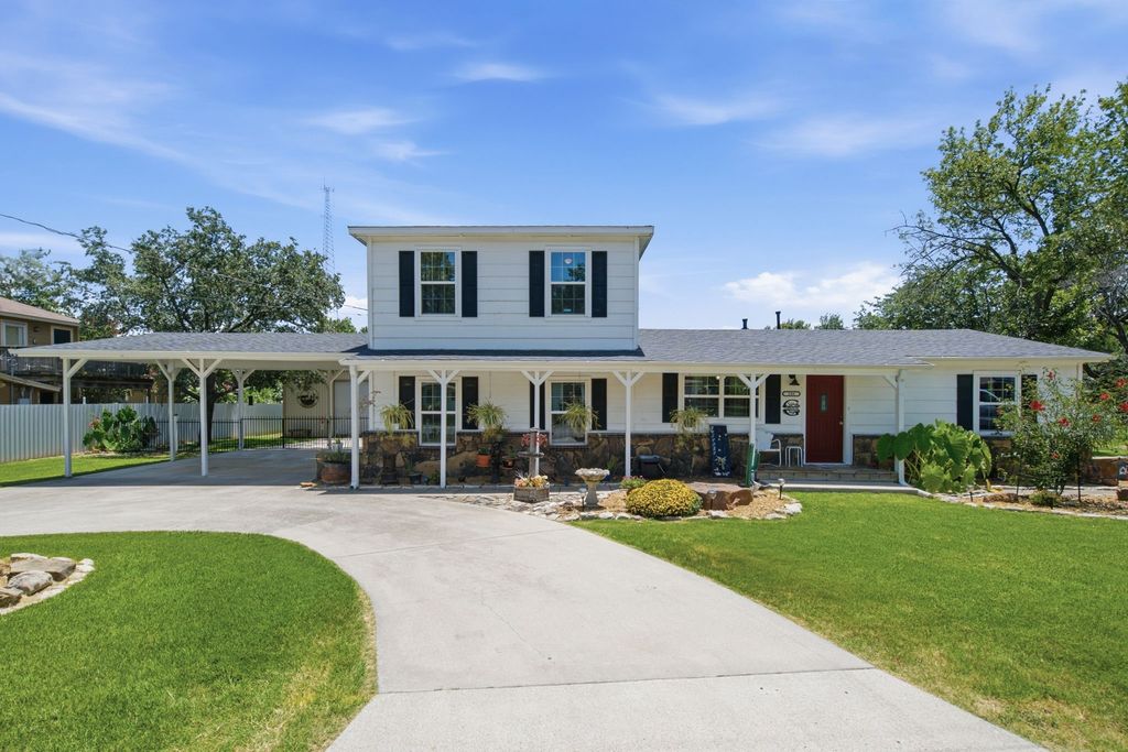 206 E North Street, Aubrey, TX 76227