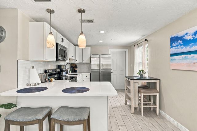 1004 67TH AVENUE W, Bradenton, FL 34207