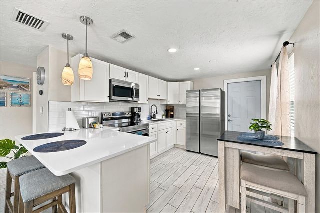 1004 67TH AVENUE W, Bradenton, FL 34207