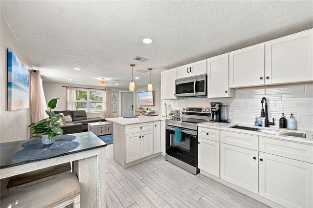 1004 67TH AVENUE W, Bradenton, FL 34207