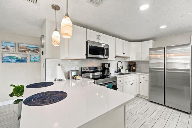 1004 67TH AVENUE W, Bradenton, FL 34207