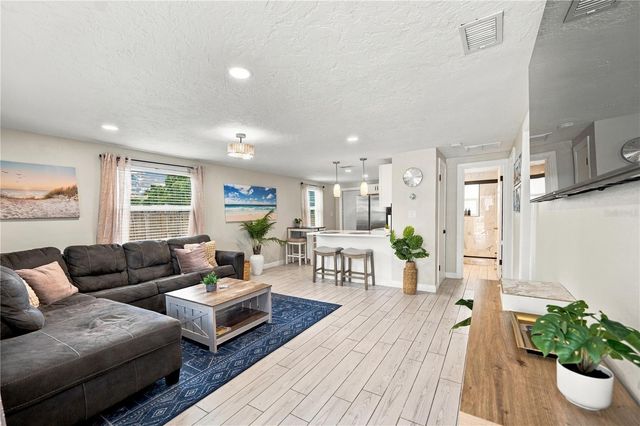 1004 67TH AVENUE W, Bradenton, FL 34207