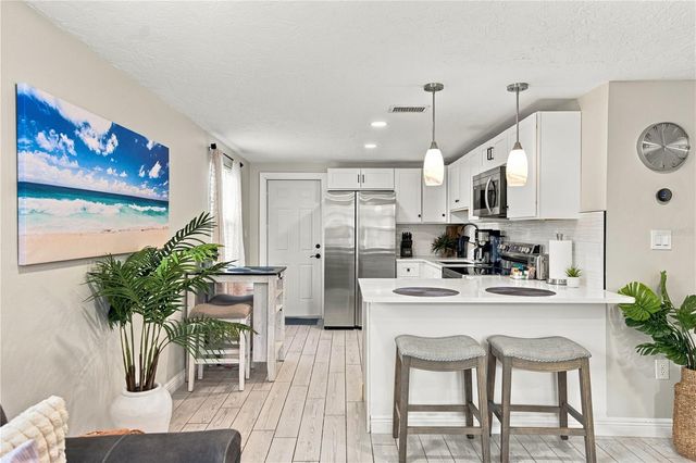1004 67TH AVENUE W, Bradenton, FL 34207