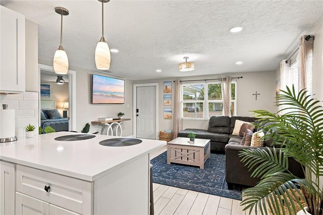 1004 67TH AVENUE W, Bradenton, FL 34207