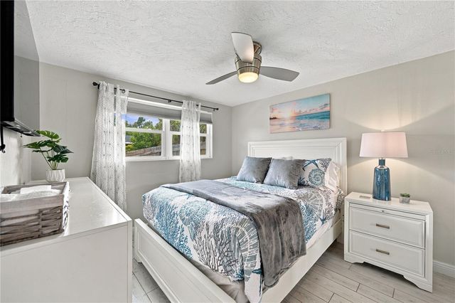 1004 67TH AVENUE W, Bradenton, FL 34207