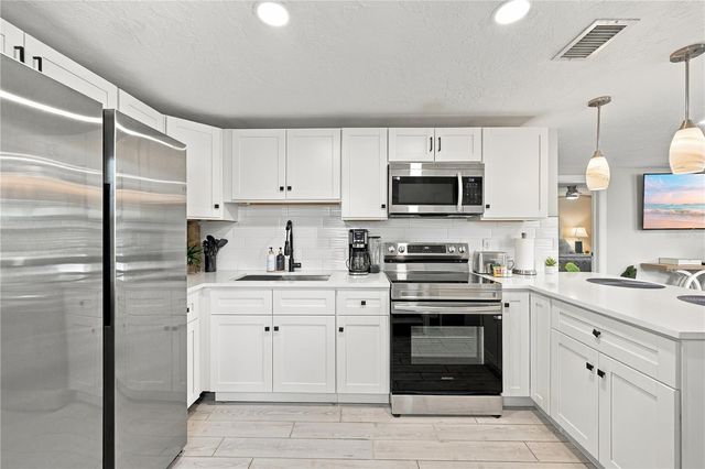 1004 67TH AVENUE W, Bradenton, FL 34207