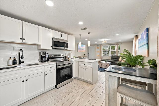 1004 67TH AVENUE W, Bradenton, FL 34207