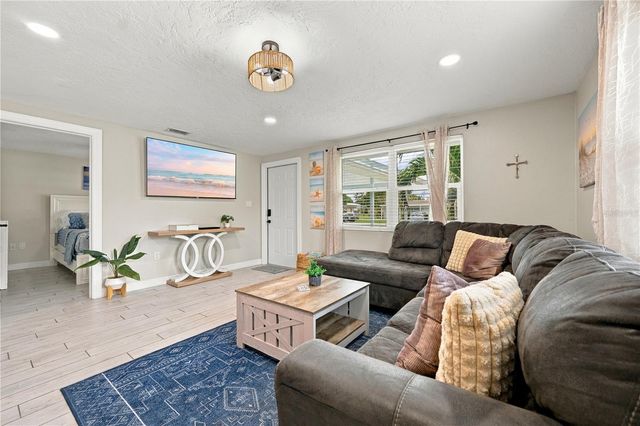 1004 67TH AVENUE W, Bradenton, FL 34207