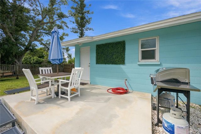 1004 67TH AVENUE W, Bradenton, FL 34207