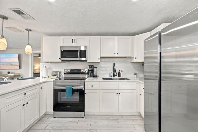 1004 67TH AVENUE W, Bradenton, FL 34207
