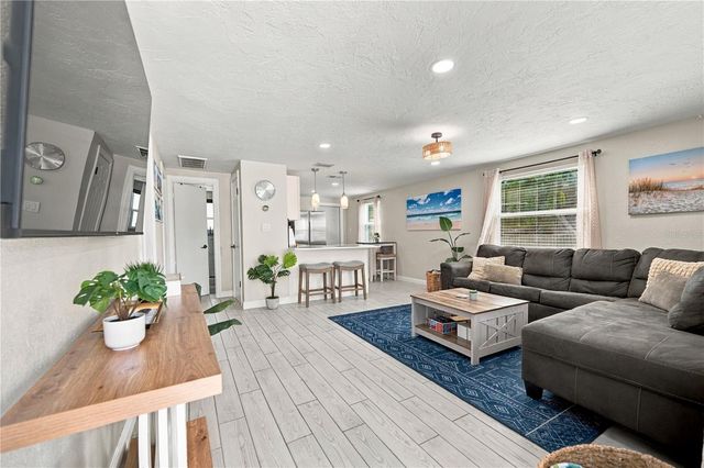 1004 67TH AVENUE W, Bradenton, FL 34207