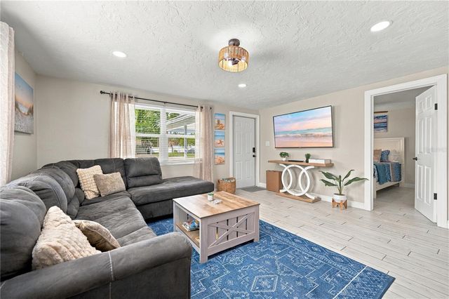 1004 67TH AVENUE W, Bradenton, FL 34207