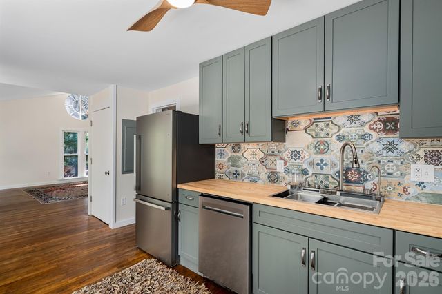 366 Cabin Hollow Drive, Marshall, NC 28753