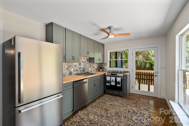 366 Cabin Hollow Drive, Marshall, NC 28753