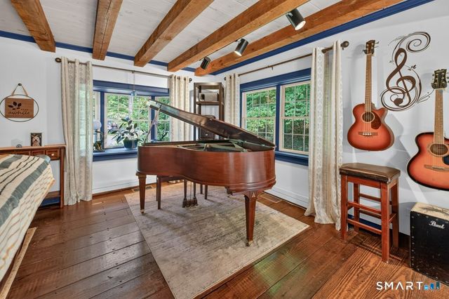 390 Three Mile Road, Glastonbury, CT 06033